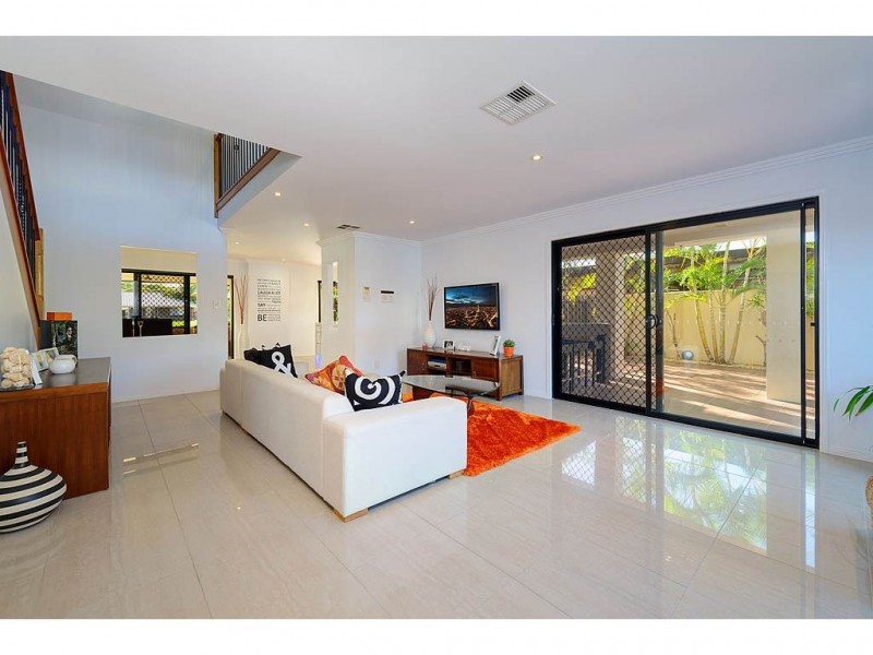 11 Summerland Key, Broadbeach Waters QLD 4218