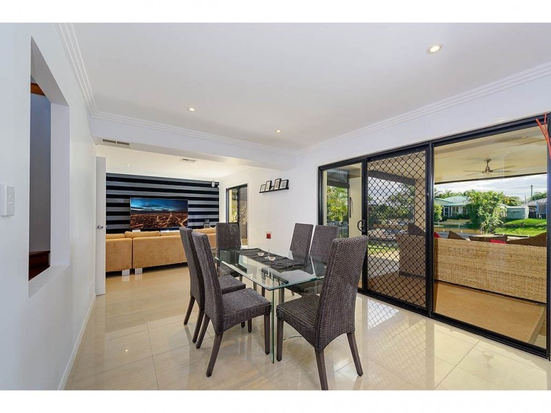 11 Summerland Key, Broadbeach Waters QLD 4218