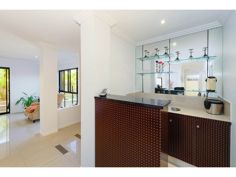 11 Summerland Key, Broadbeach Waters QLD 4218