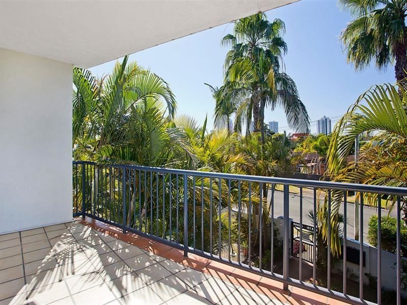 9/30-36 Burra Street, Chevron Island QLD 4217