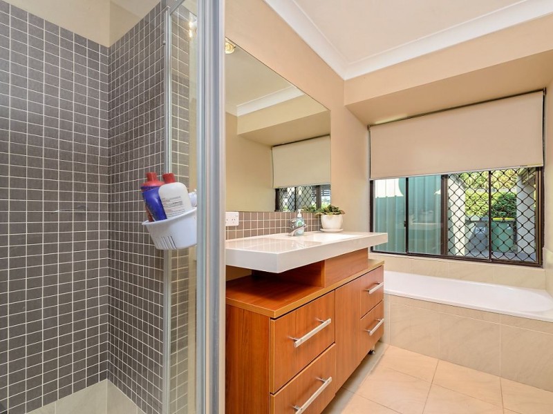 69 Chisholm Road, Carrara QLD 4211