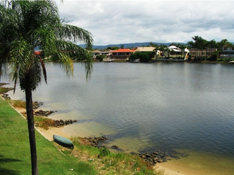 4/10 Aquila Court, Mermaid Waters QLD 4218