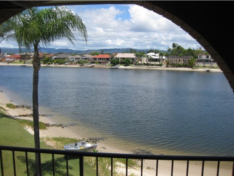 4/10 Aquila Court, Mermaid Waters QLD 4218