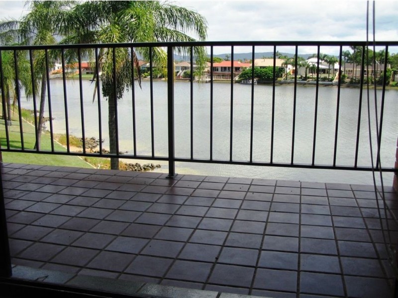 4/10 Aquila Court, Mermaid Waters QLD 4218