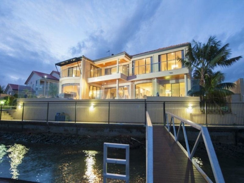 26 Brittanic Crescent, Sovereign Islands QLD 4216