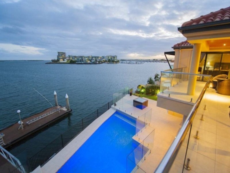 26 Brittanic Crescent, Sovereign Islands QLD 4216