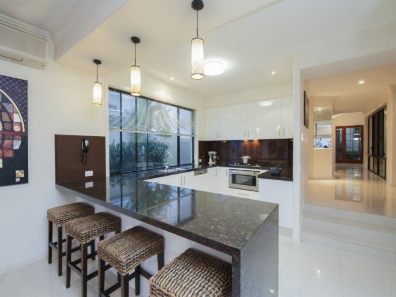 26 Brittanic Crescent, Sovereign Islands QLD 4216