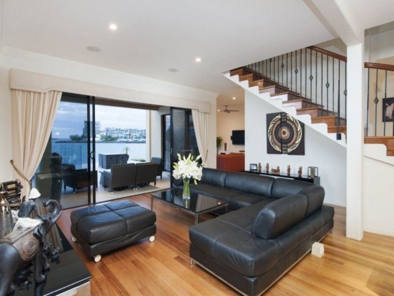 26 Brittanic Crescent, Sovereign Islands QLD 4216