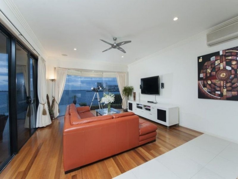 26 Brittanic Crescent, Sovereign Islands QLD 4216