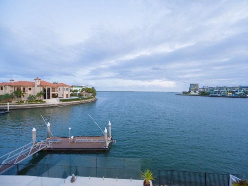 26 Brittanic Crescent, Sovereign Islands QLD 4216