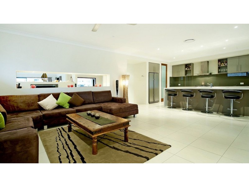 103 Compass Drive, Biggera Waters QLD 4216