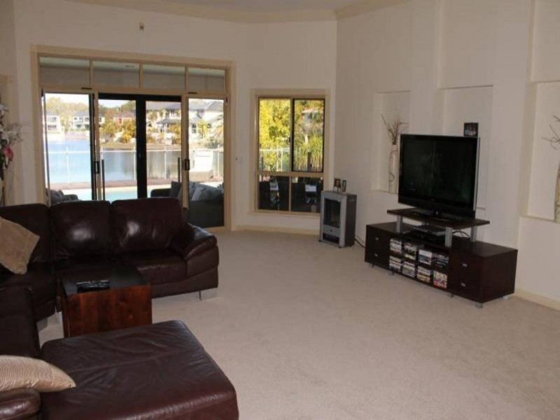26/40 Cotlew Street East, Southport QLD 4215