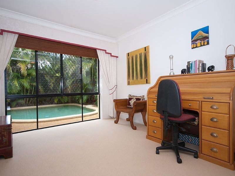 14 Cleland Crescent, Broadbeach Waters QLD 4218