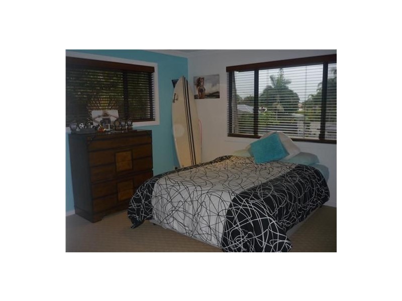 77 Vatakoula Parade, Mermaid Waters QLD 4218