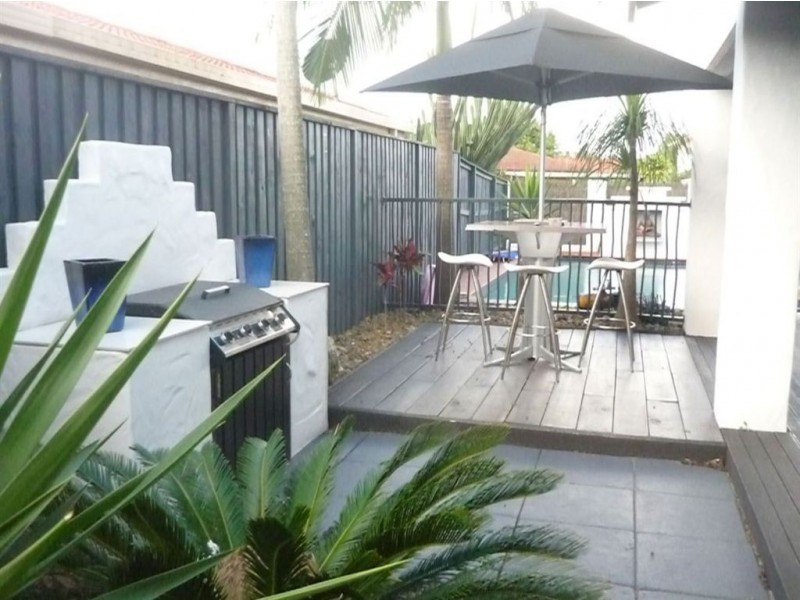 77 Vatakoula Parade, Mermaid Waters QLD 4218