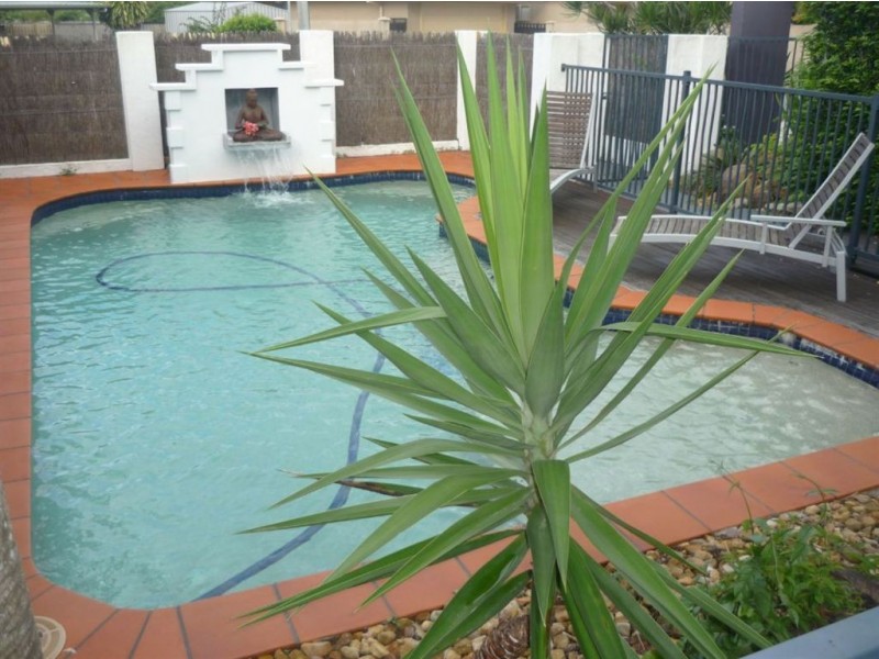 77 Vatakoula Parade, Mermaid Waters QLD 4218