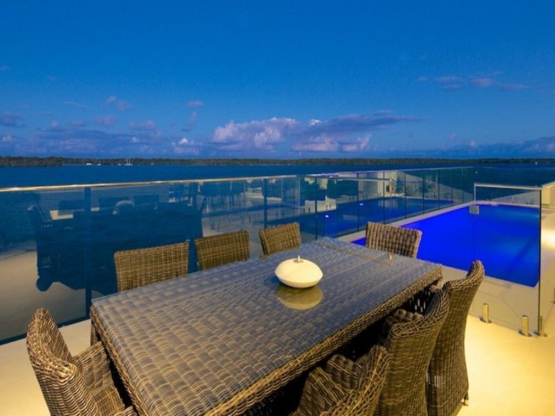 60 Knightsbridge Parade East, Sovereign Islands QLD 4216