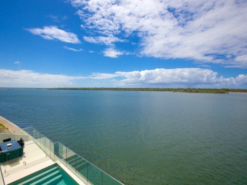 60 Knightsbridge Parade East, Sovereign Islands QLD 4216