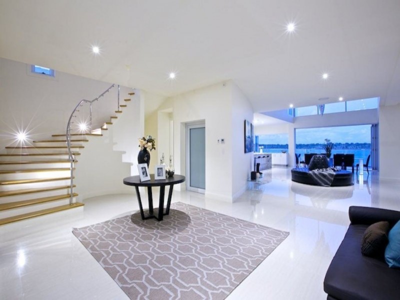60 Knightsbridge Parade East, Sovereign Islands QLD 4216