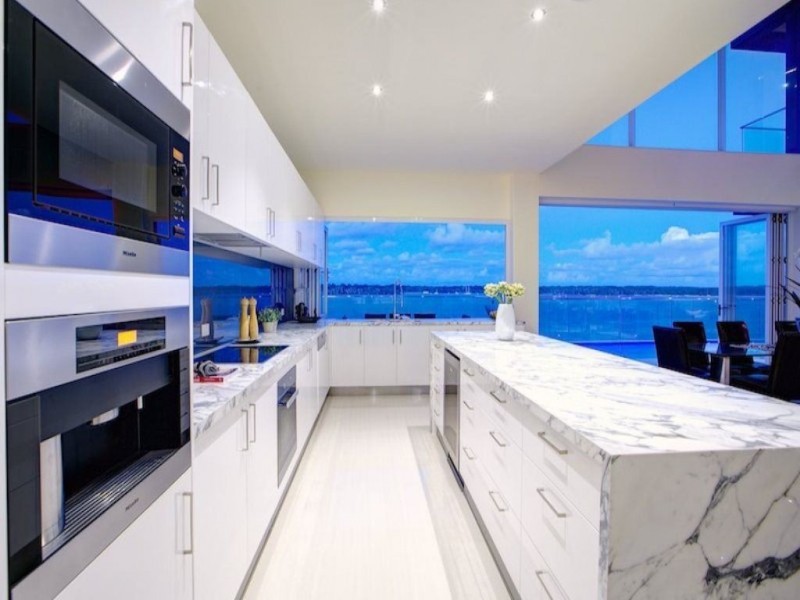 60 Knightsbridge Parade East, Sovereign Islands QLD 4216