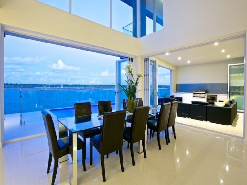 60 Knightsbridge Parade East, Sovereign Islands QLD 4216