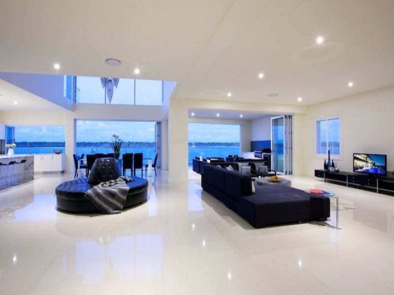 60 Knightsbridge Parade East, Sovereign Islands QLD 4216