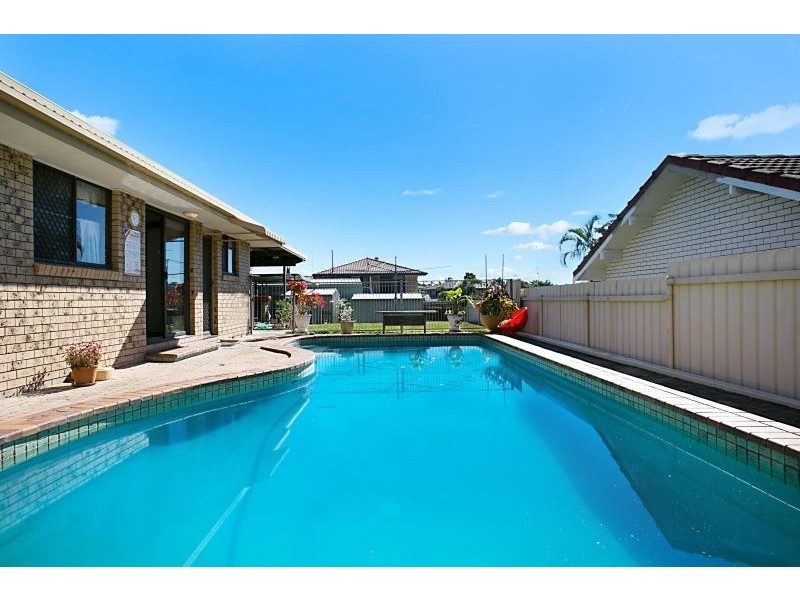11 Mediterranean Drive, Benowa QLD 4217
