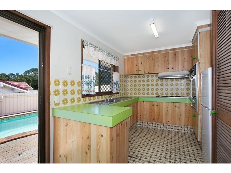 11 Mediterranean Drive, Benowa QLD 4217