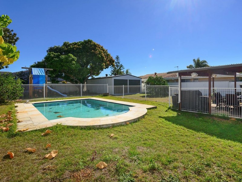 3 Andrea Avenue, Broadbeach Waters QLD 4218