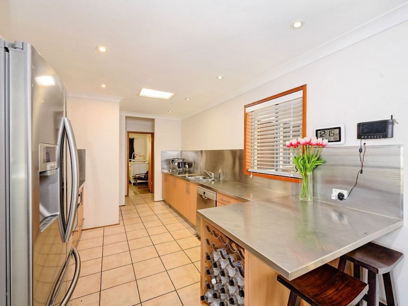 3 Andrea Avenue, Broadbeach Waters QLD 4218