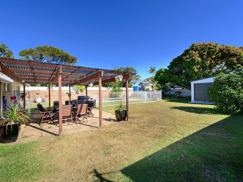 3 Andrea Avenue, Broadbeach Waters QLD 4218