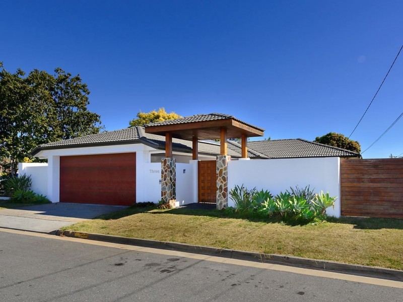 3 Andrea Avenue, Broadbeach Waters QLD 4218