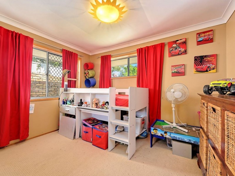 3 Andrea Avenue, Broadbeach Waters QLD 4218