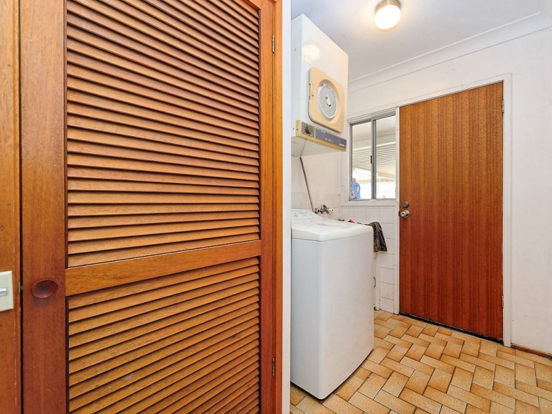 3 Andrea Avenue, Broadbeach Waters QLD 4218