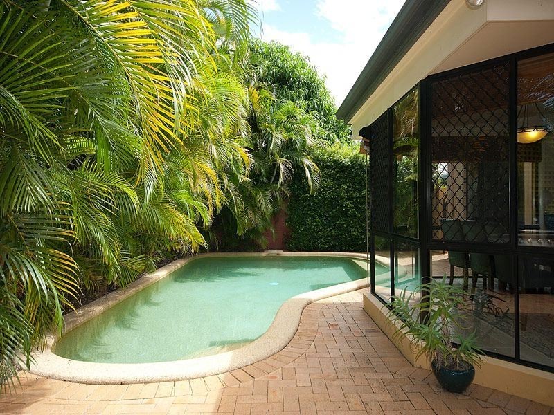 14 Cleland Crescent, Broadbeach Waters QLD 4218