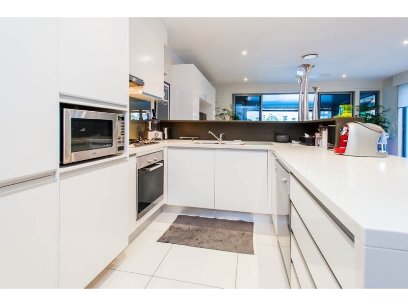 2/37 Compass Drive, Biggera Waters QLD 4216