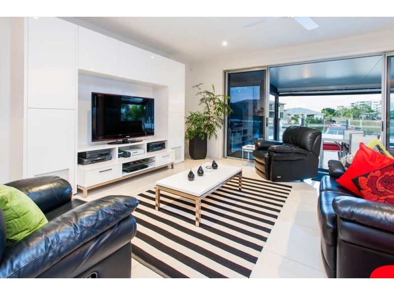 2/37 Compass Drive, Biggera Waters QLD 4216