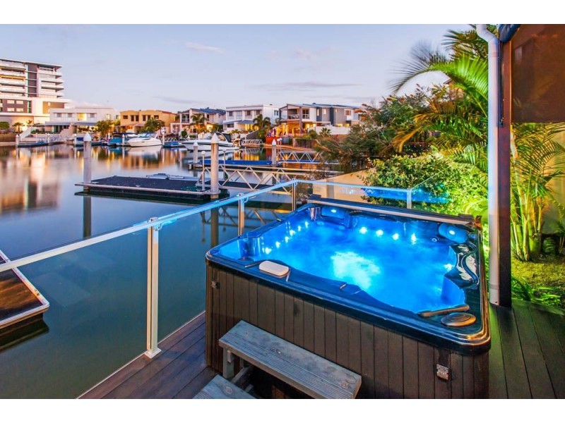 2/37 Compass Drive, Biggera Waters QLD 4216