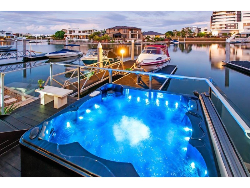 2/37 Compass Drive, Biggera Waters QLD 4216