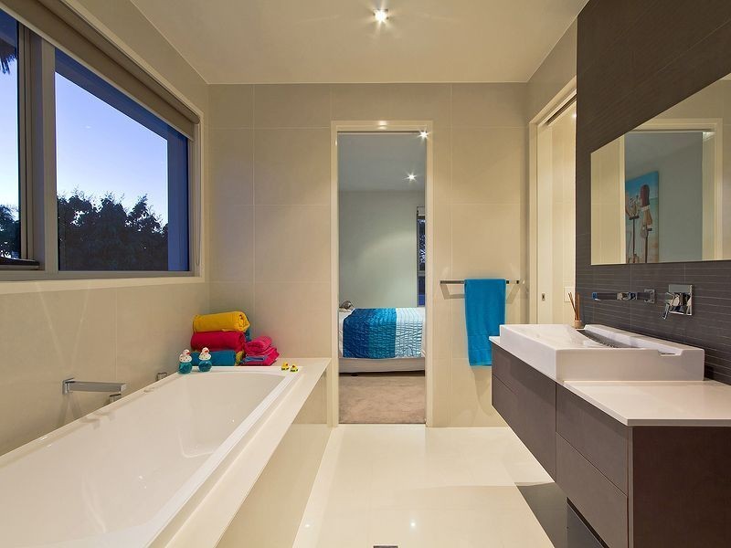 8 Binda Place, Sorrento QLD 4217