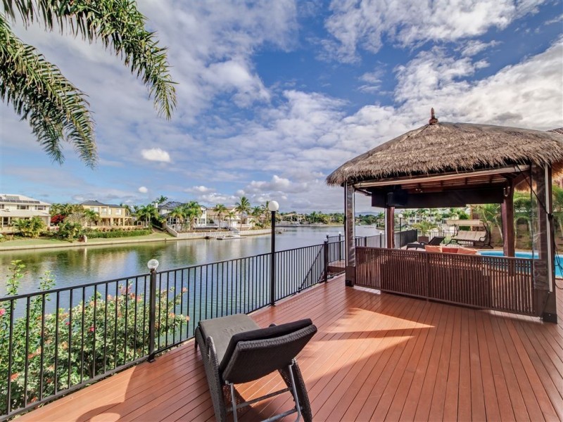 6 Crestmore Court, Mermaid Waters QLD 4218