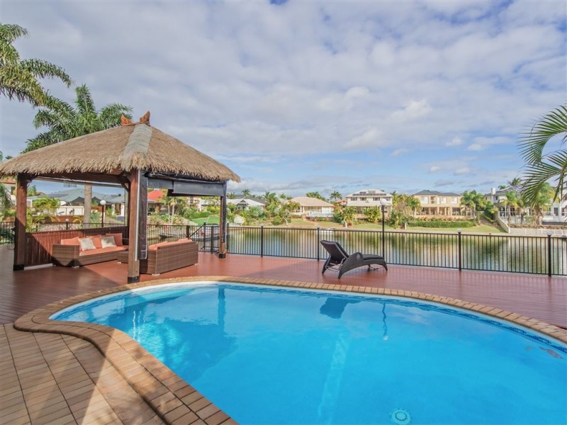 6 Crestmore Court, Mermaid Waters QLD 4218