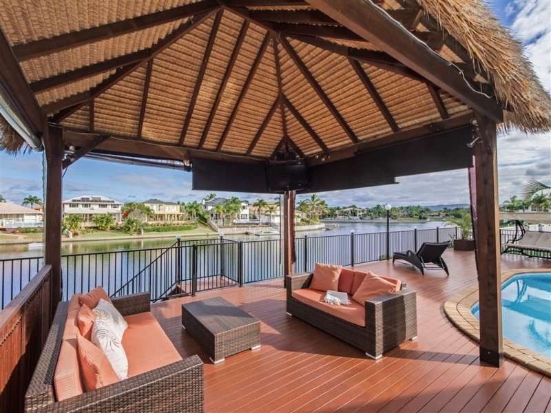 6 Crestmore Court, Mermaid Waters QLD 4218