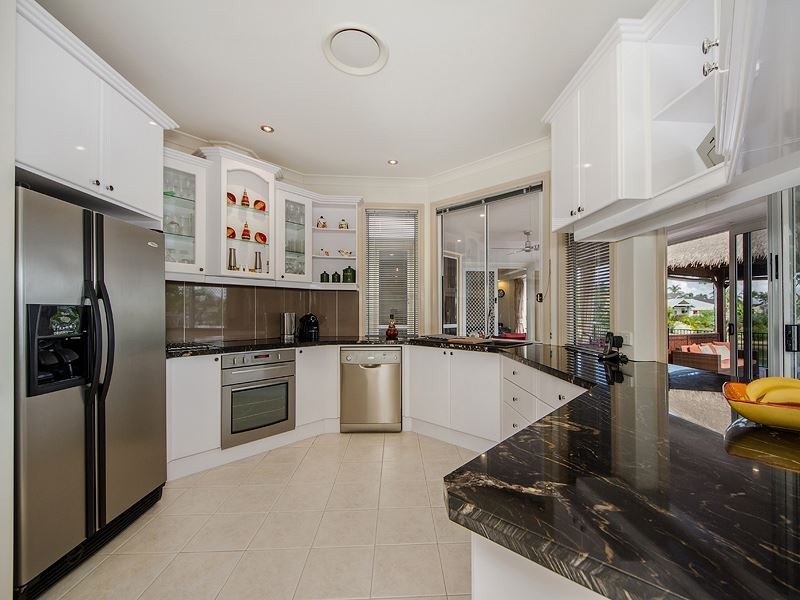 6 Crestmore Court, Mermaid Waters QLD 4218