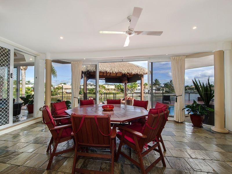 6 Crestmore Court, Mermaid Waters QLD 4218