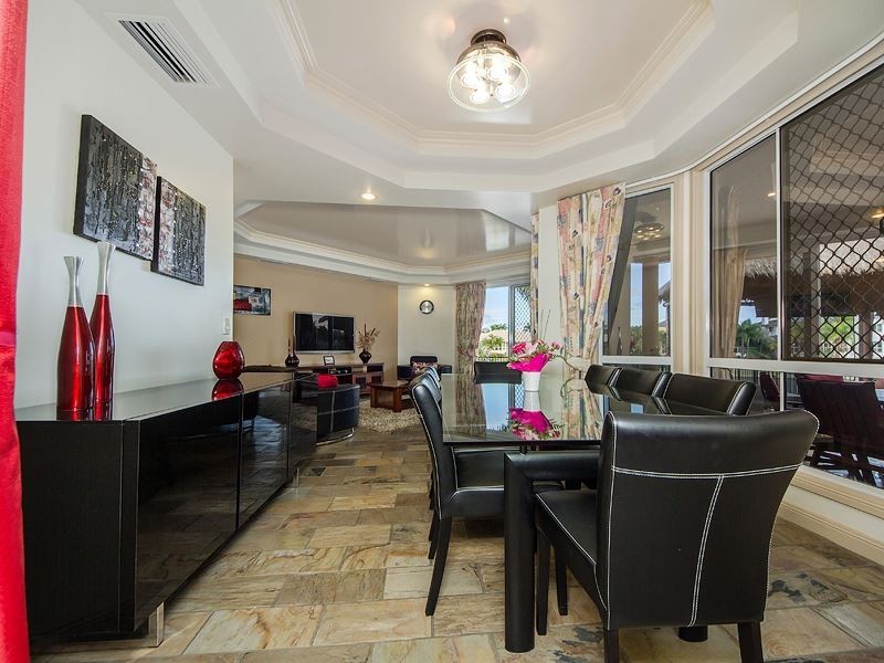 6 Crestmore Court, Mermaid Waters QLD 4218