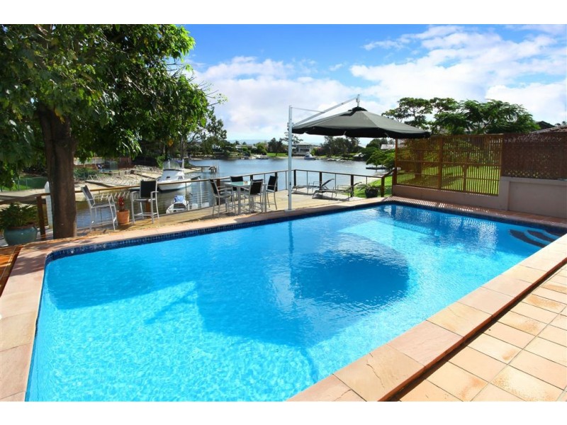 6 Nootka Court, Broadbeach Waters QLD 4218