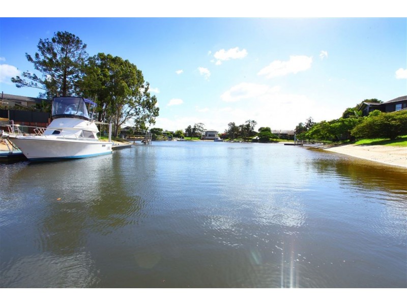 6 Nootka Court, Broadbeach Waters QLD 4218