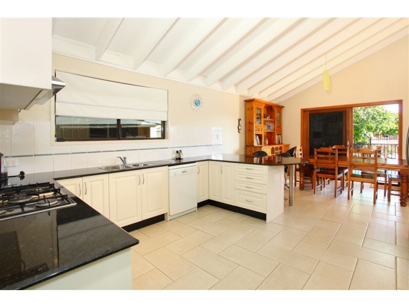 6 Nootka Court, Broadbeach Waters QLD 4218