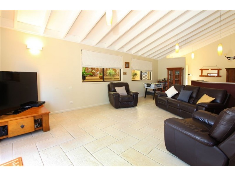 6 Nootka Court, Broadbeach Waters QLD 4218